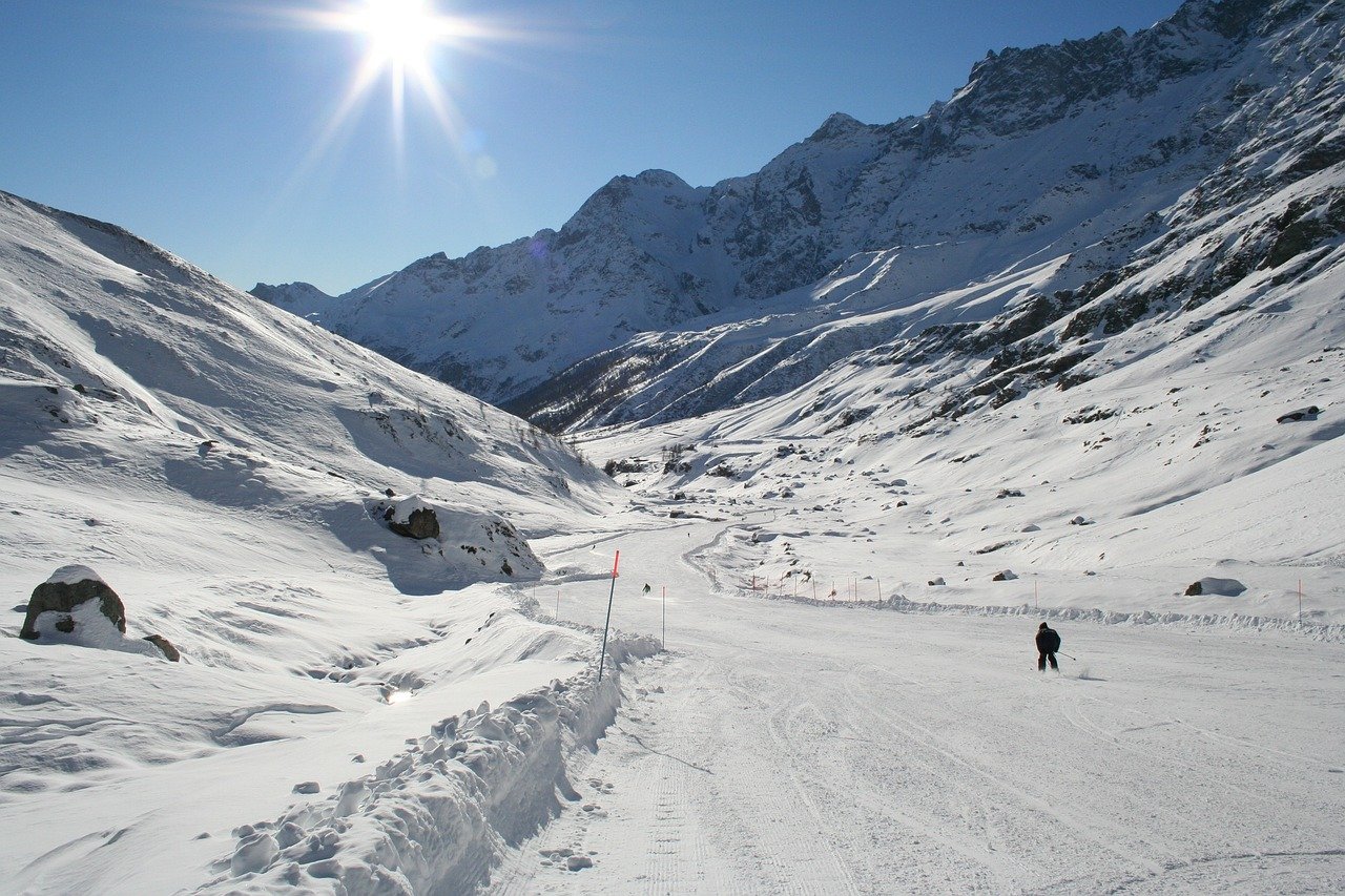 A skier enjoying the snow-covered slopes of Cervinia.