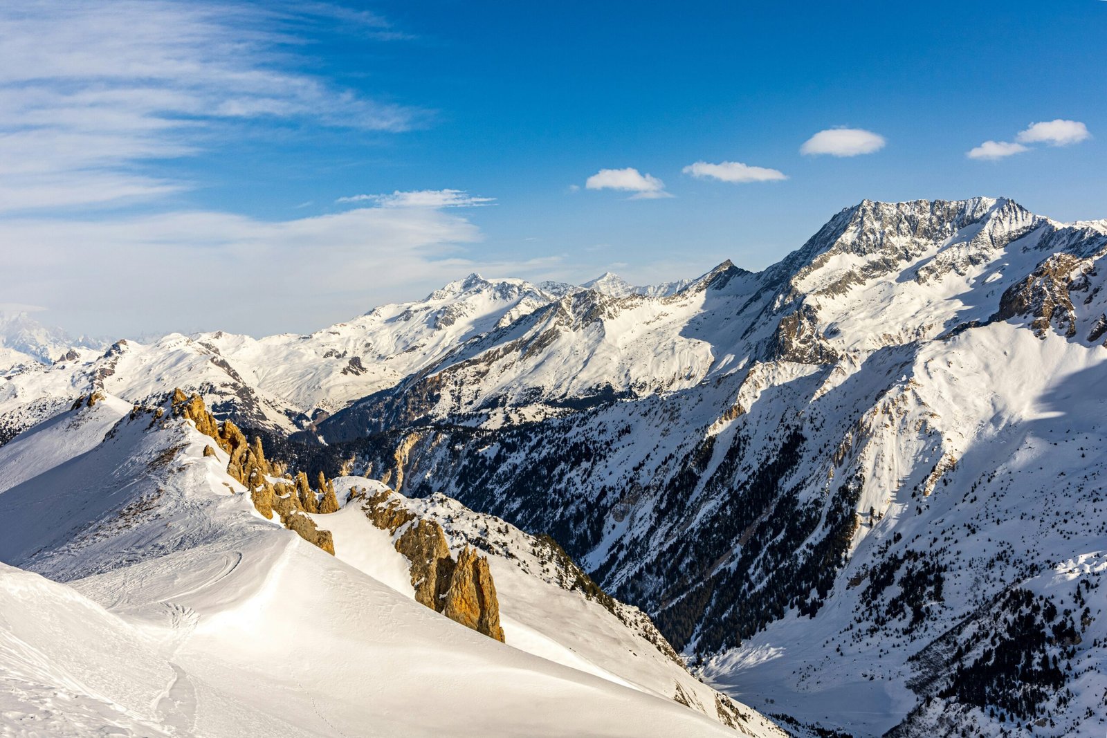 A panoramic shot of the vast slopes in Les Trois Vallées.